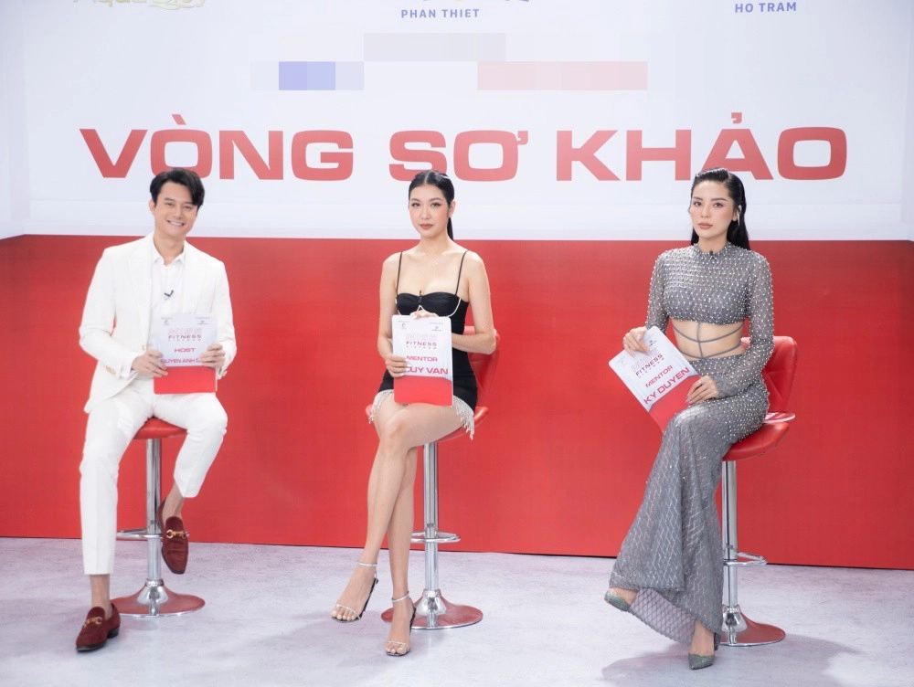 Trổ tài đính đá lên da như jennie blackpink thuý vân lấn át cả đương kim hoa hậu kỳ duyên - 1