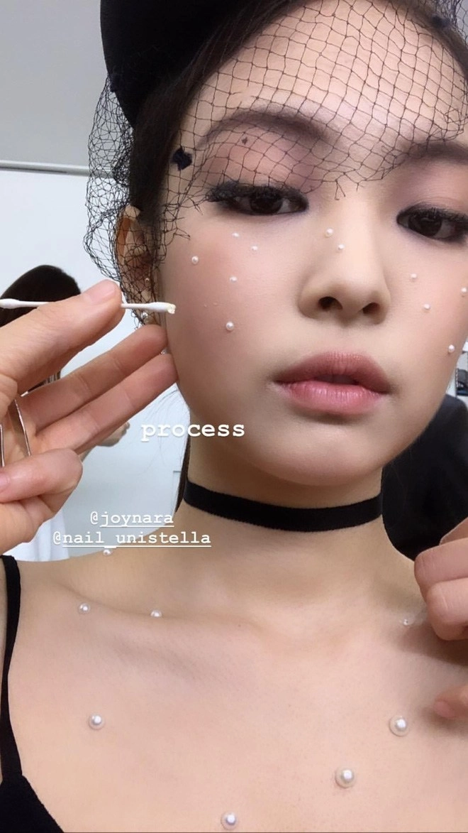 Trổ tài đính đá lên da như jennie blackpink thuý vân lấn át cả đương kim hoa hậu kỳ duyên - 6