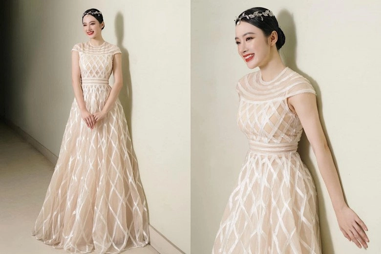 Trở về làm mỹ nhân ăn chay angela phương trinh cất tiệt váy áo cắt xẻ vẫn ghi điểm với dáng đẹp mượt mà - 1