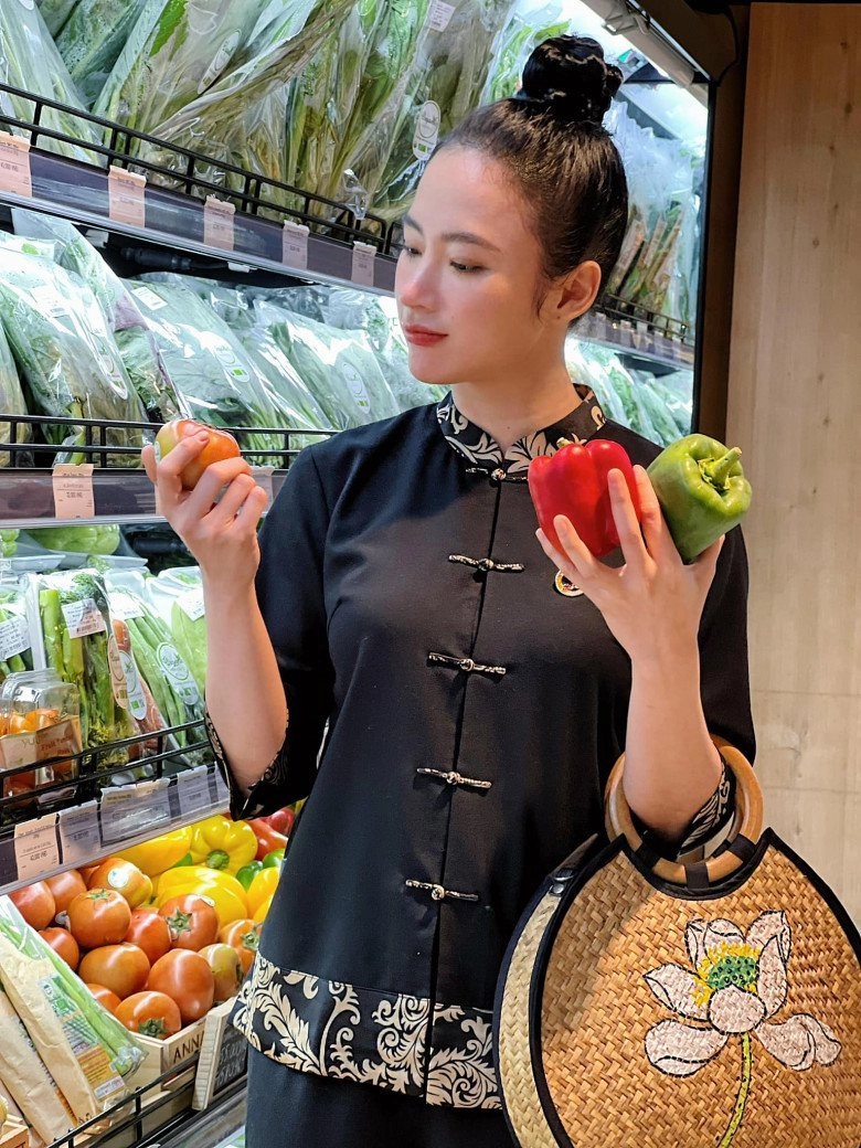Trở về làm mỹ nhân ăn chay angela phương trinh cất tiệt váy áo cắt xẻ vẫn ghi điểm với dáng đẹp mượt mà - 3