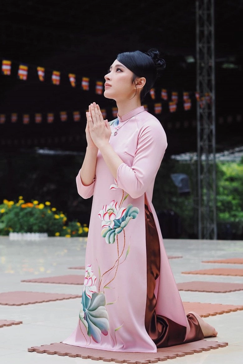 Trở về làm mỹ nhân ăn chay angela phương trinh cất tiệt váy áo cắt xẻ vẫn ghi điểm với dáng đẹp mượt mà - 8