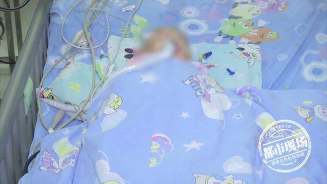 Trời mới chớm mát mẻ mẹ đắp 3 lớp chăn cho con 2 tháng sáng hôm sau bé nguy kịch - 2
