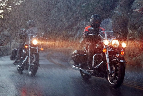 Trời mưa và những phụ kiện đắc lực khi chạy mô tô - 3