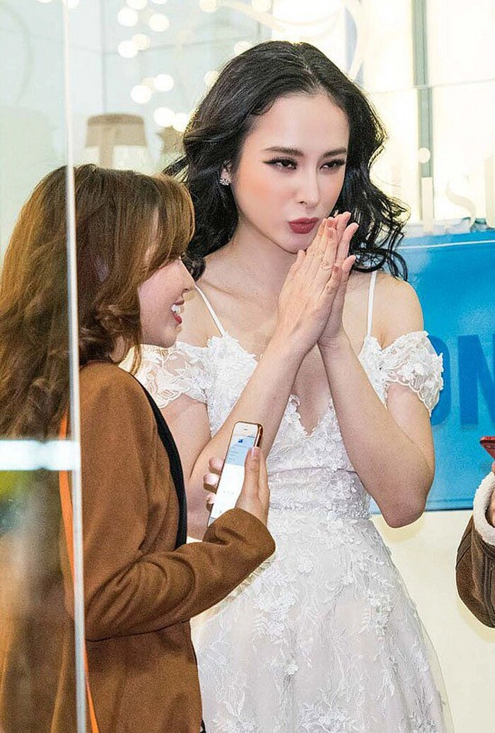 Trời rét cắt da mà ăn diện phong phanh hội mỹ nhân phang thời tiết để sexy nhận kết đắng - 1
