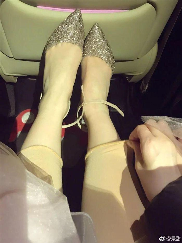 Trời rét cắt da mà ăn diện phong phanh hội mỹ nhân phang thời tiết để sexy nhận kết đắng - 12