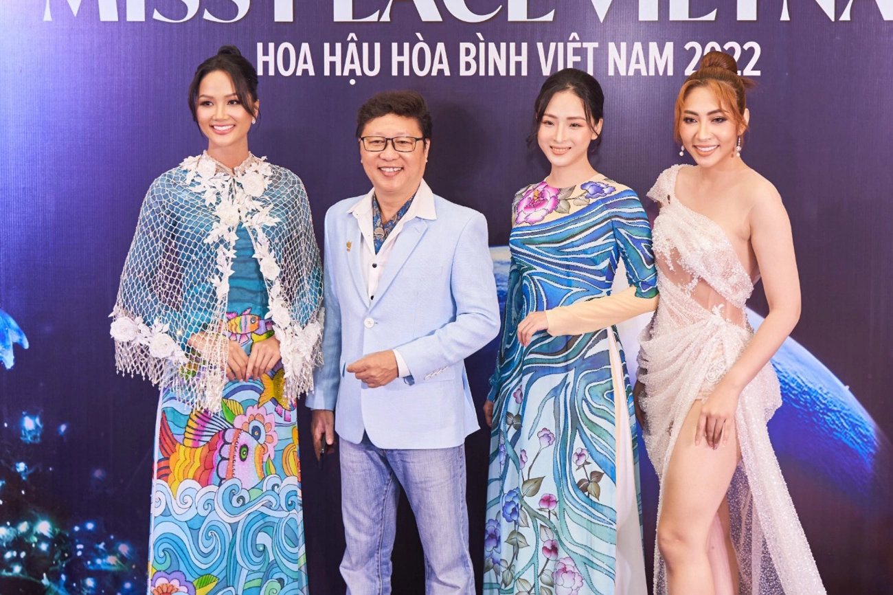 Trương hồ phương nga diện áo dài được khen phúc hậu tỏa sáng khi chung khung hình với hhen niê - 3
