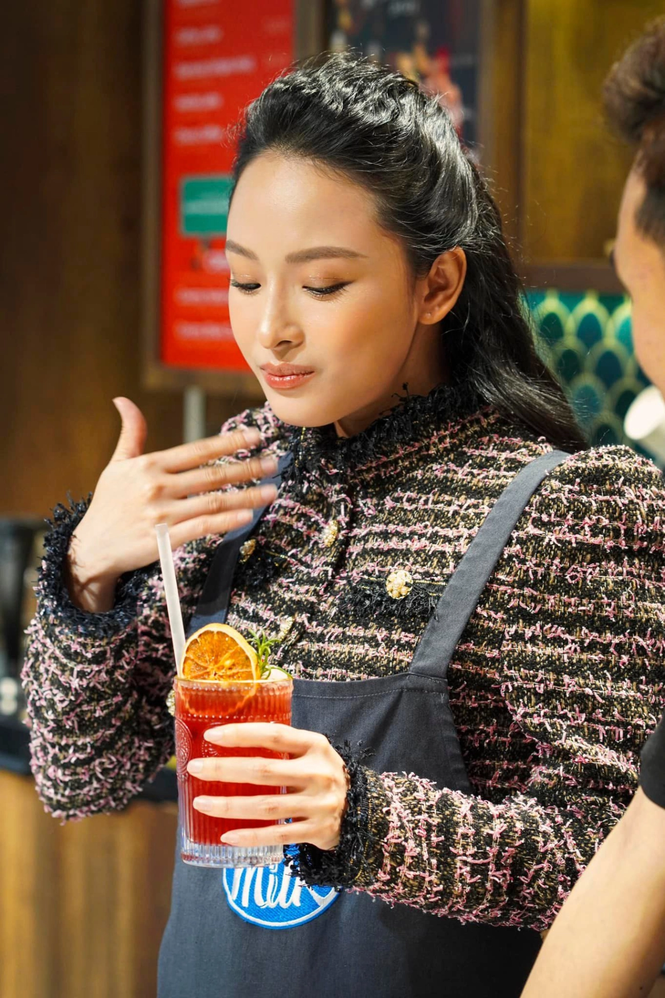 Trương hồ phương nga diện áo dài được khen phúc hậu tỏa sáng khi chung khung hình với hhen niê - 9