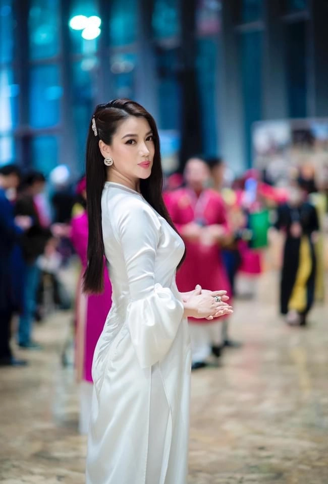 Trương ngọc ánh lộ chiếc cằm nhọn cứng đờ lạ lẫm khác xa ngày trước - 2