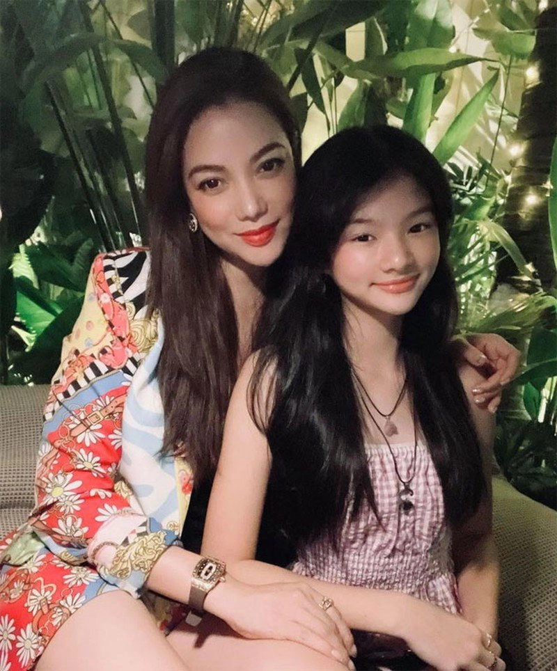 Trương ngọc ánh u50 và con gái 13 tuổi trẻ đẹp như chị em khiến ai cũng xuýt xoa khen - 2