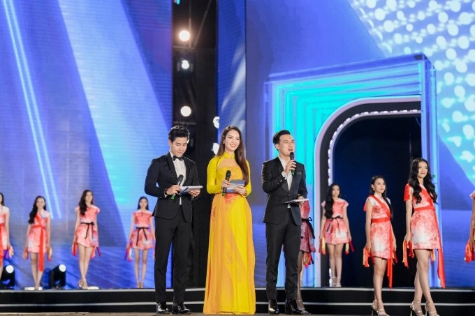 Truy lùng danh tính mc cầm trịch chung kết miss world vietnam 2022 ảnh chụp lén cũng không thể dìm được nhan sắc này - 4