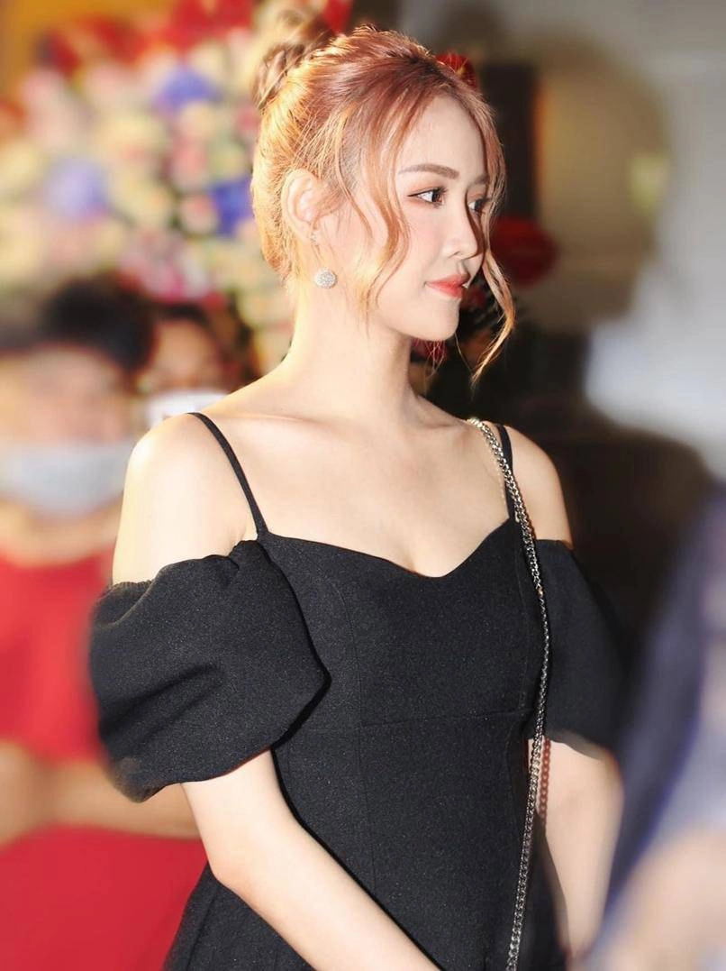 Từ da ngăm mũi tẹt nàng hậu mạnh dạn thừa nhận đẹp lên nhờ thẩm mỹ - 18