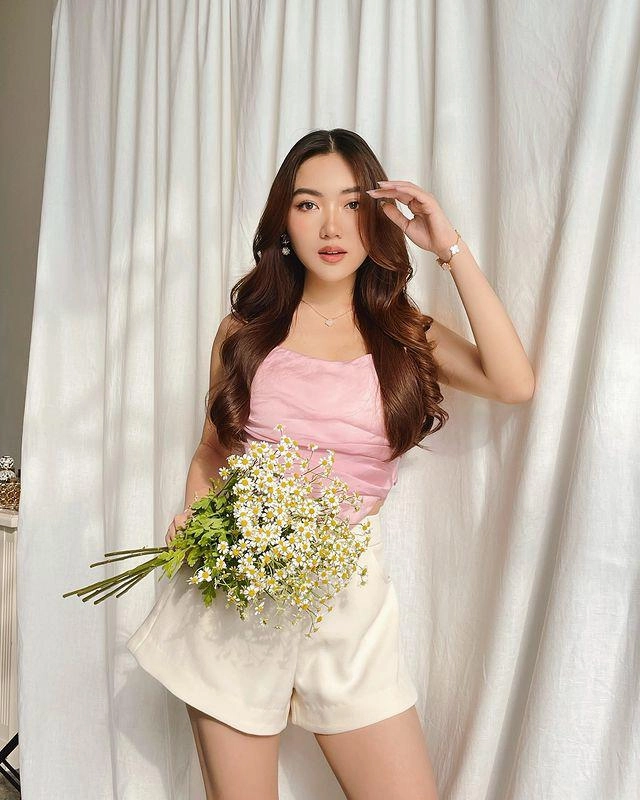 Tủ đồ đẫm mùi sang chảnh của tiểu thư lâu đài trắng trị giá chục triệu usd - 1