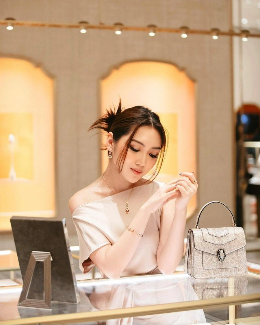 Tủ đồ đẫm mùi sang chảnh của tiểu thư lâu đài trắng trị giá chục triệu usd - 10