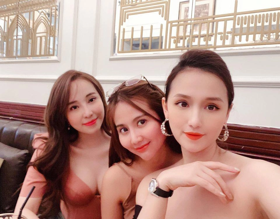 Tụ họp dàn mỹ nhân quỳnh nga ngồi ngoài rìa vẫn hút spotlight nhờ vòng 1đẹp mê hậu dao kéo - 9