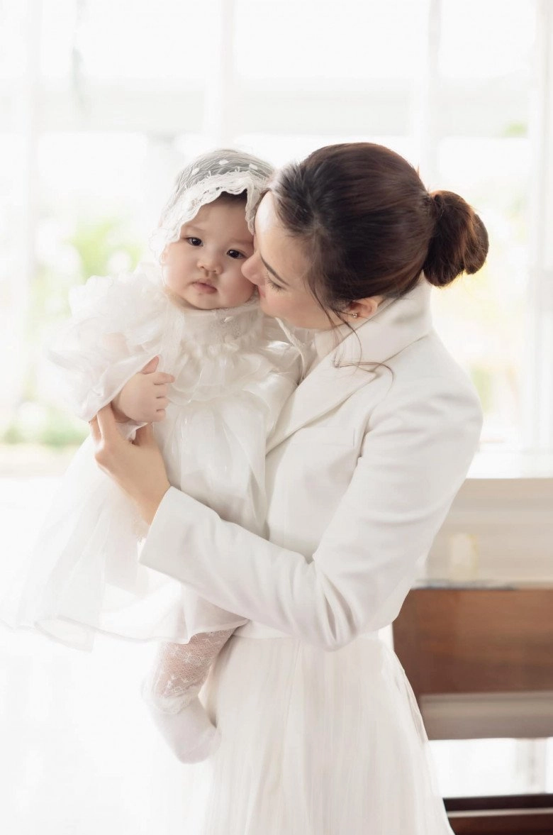 Tự nhậnheo nái sau sinh 2 con vy oanh quyết đẻ thêm giờ được ngay cô bé thiên thần - 5