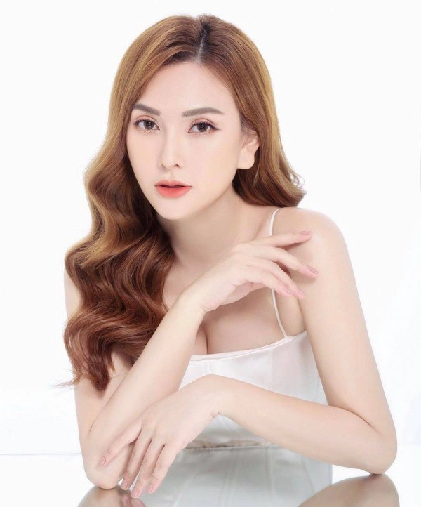 Từng bị chê phẫu thuật thẩm mỹ hỏng nhan sắc thu thuỷ sau sinh 2 tháng đẹp không tỳ vết - 7