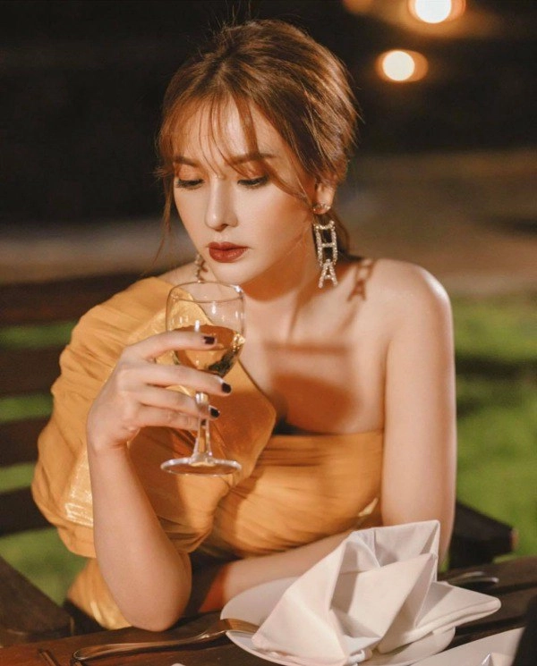 Từng bị chê phẫu thuật thẩm mỹ hỏng nhan sắc thu thuỷ sau sinh 2 tháng đẹp không tỳ vết - 13