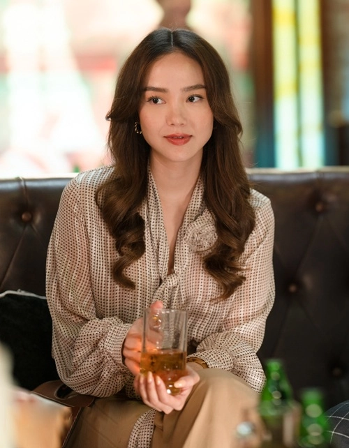 Từng bị tuýt còi vì mặc xuyên thấu minh hằng giờ chỉ chị em phối đồ công sở cực mê - 5