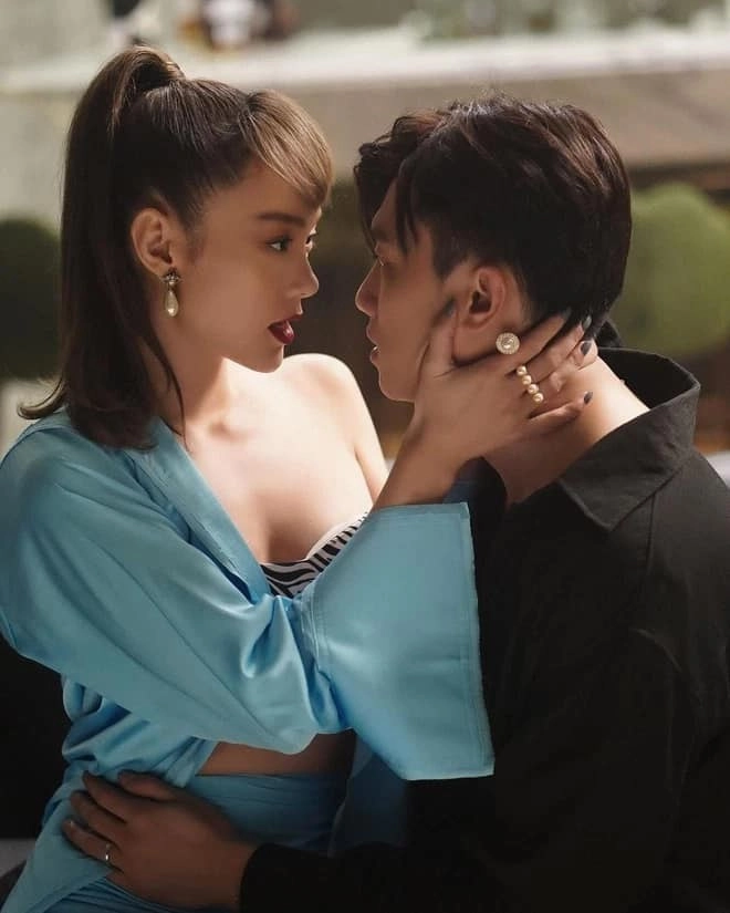 Từng bị tuýt còi vì mặc xuyên thấu minh hằng giờ chỉ chị em phối đồ công sở cực mê - 14