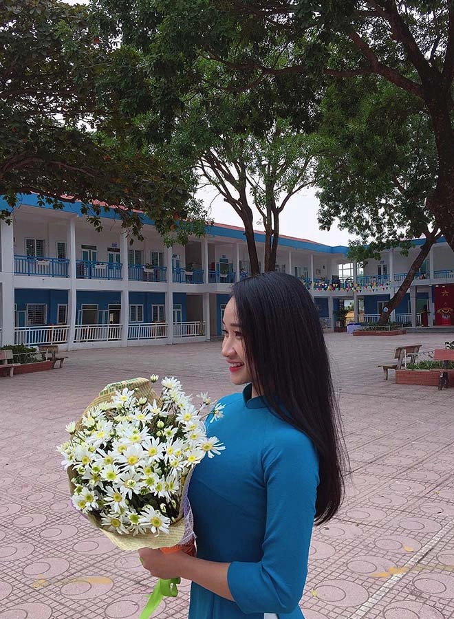 Từng gây sốt khi tựu trường cô giáo tiểu học hotgirl chia sẻ về khai giảng online chưa từng có - 2