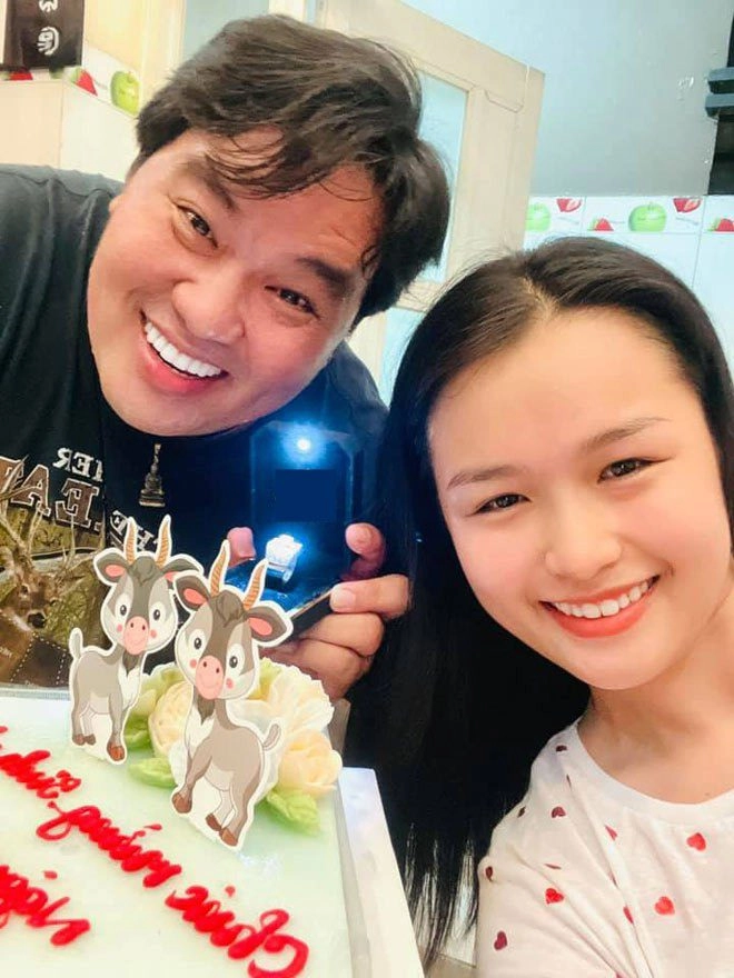 Từng làm thêm lương 7 triệutháng con gái hoàng mập giờ mua nhẫn kim cương to bản tặng bố - 2