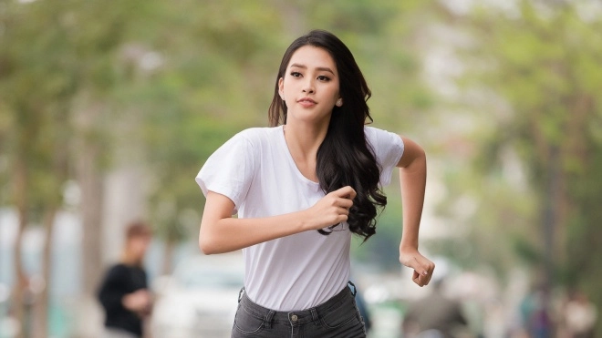 Tung loạt ảnh hậu trường tiểu vy vén áo chứng thực body đỉnh cao của làng hương sắc - 11