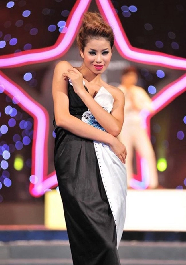 Từng sở hữu cằm chẻ hiếm có như đỗ thị hà nhưng gương mặt phạm hương giờ đổi khác - 5