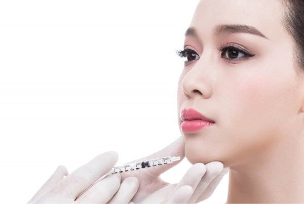 Từng sở hữu cằm chẻ hiếm có như đỗ thị hà nhưng gương mặt phạm hương giờ đổi khác - 11