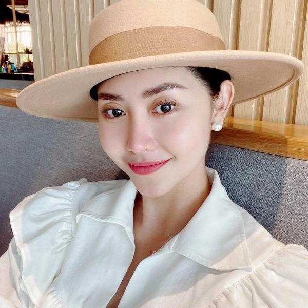 Từng trầm cảm vì sửa mũi hư nữ diễn viên này giờ đẹp không góc chết - 1