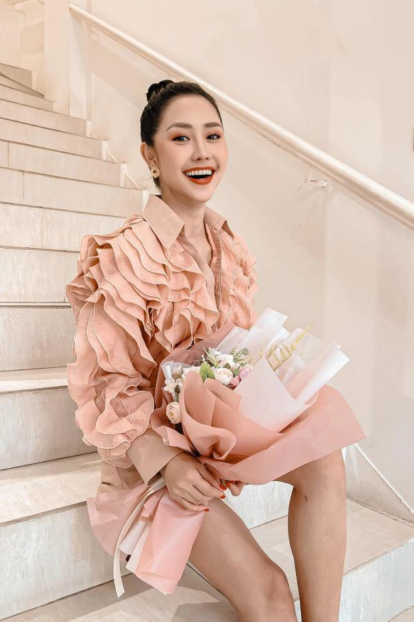 Từng trầm cảm vì sửa mũi hư nữ diễn viên này giờ đẹp không góc chết - 3