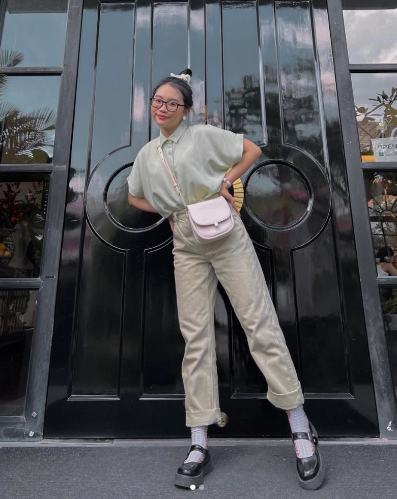 Tuổi 19 phương mỹ chi mặc áo sơmi mở hờ vài cúc nhưng nhìn vào chỉ thấy thanh lịch trẻ trung - 4