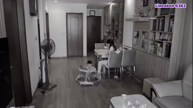 Tưởng vợ ở nhà chăm con là nhàn chồng im lặng khi xem được video này - 1