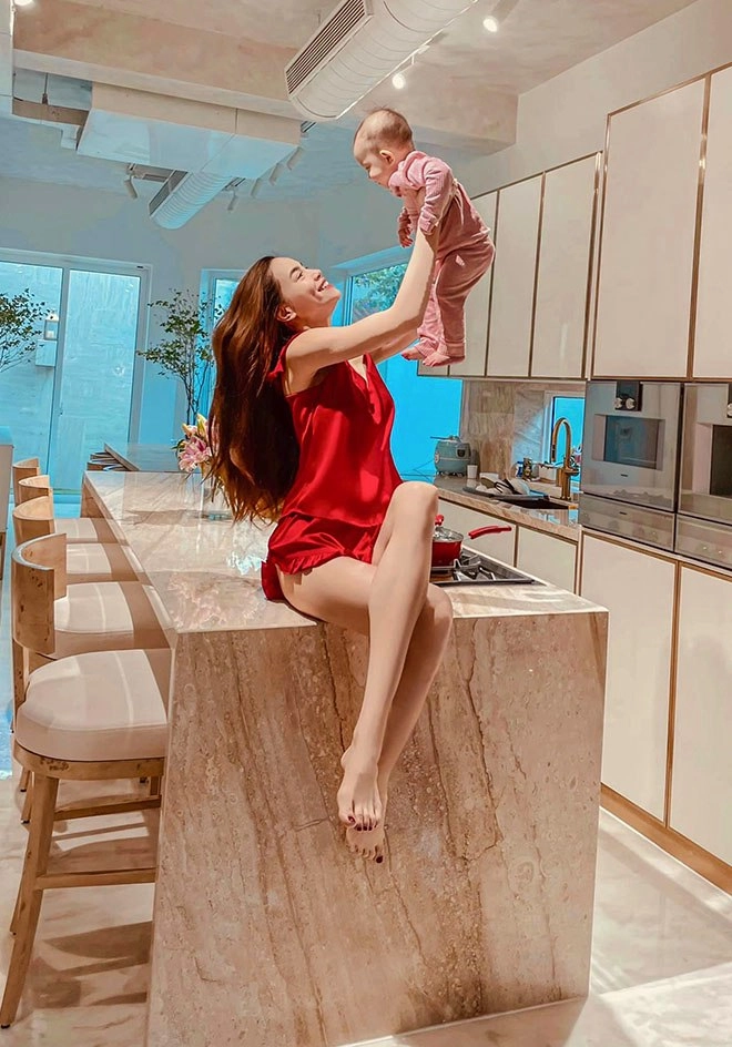 U40 chăm con sinh đôi hồ ngọc hà vẫn đẹp đến mức nhiều mẹ bỉm trẻ thấy áp lực - 4