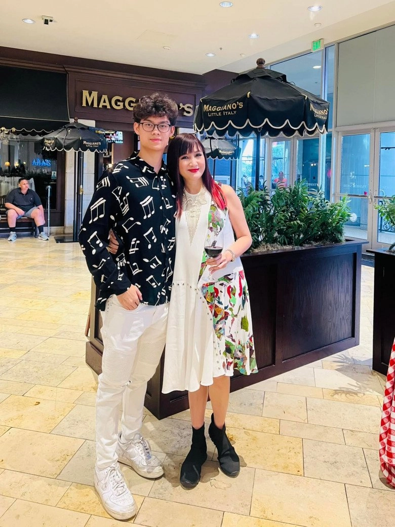 U40 mới có con đầu lòng dv hiền mai chăm con như cậu ấm bỏ tất cả theo con qua mỹ du học - 1