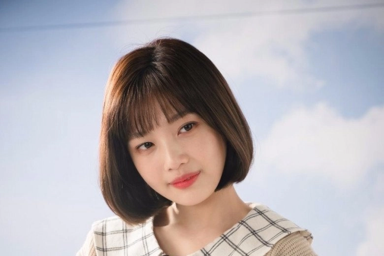 U40 song hye kyo cứ quay lại tóc mái thời 20 năm trước là trông chẳng khác thiếu nữ đôi mươi - 12