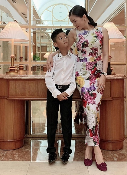 U42 có cặp sinh đôi siêu yêu dương khắc linh chi học phí mẫu giáo lên đến nửa tỷ đồngnăm - 12