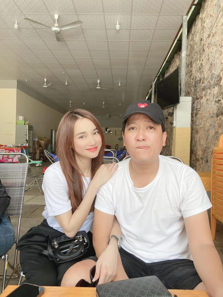 Úp mở ảnh trường giang bế con nhã phương thoát kiếp đẻ thuê mắt con đẹp giống mẹ - 11