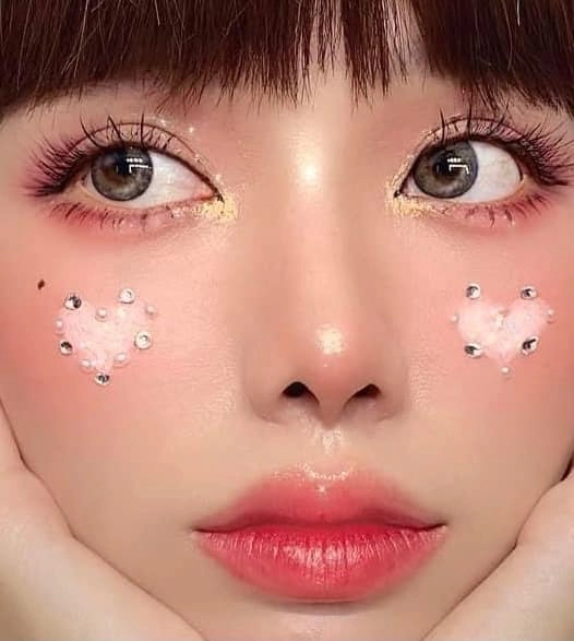 Valentine đánh mắt như bích phương và trương quỳnh anh mắt to chớp chớp quà về đầy tay - 15