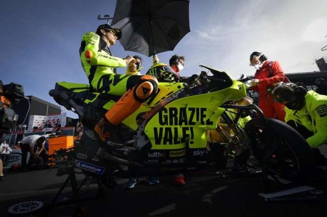 Valentino rossi chính thức tạm biệt motogp - 5