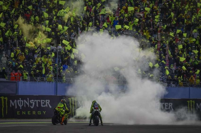 Valentino rossi chính thức tạm biệt motogp - 10