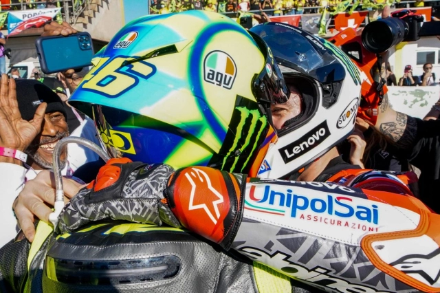 Valentino rossi lọt vào top 10 tay đua hàng đầu thế giới - 5