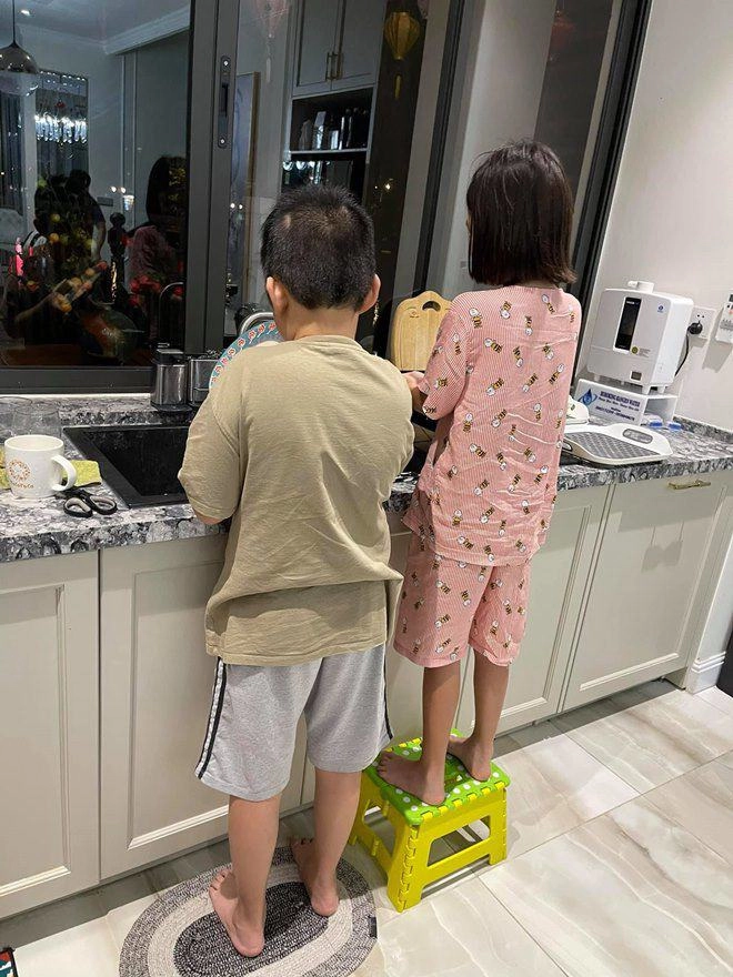 Vân hugo chia sẻ hình ảnh con trai nằm viện cùng dòng chữ khiến tất cả lo lắng - 3