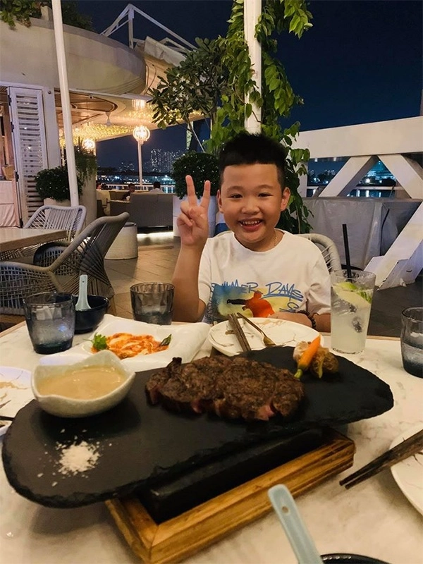 Vân hugo chia sẻ hình ảnh con trai nằm viện cùng dòng chữ khiến tất cả lo lắng - 4