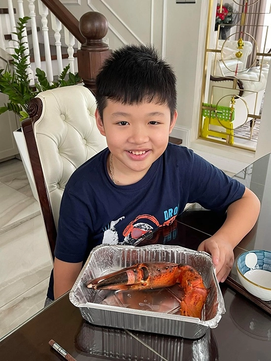 Vân hugo chia sẻ hình ảnh con trai nằm viện cùng dòng chữ khiến tất cả lo lắng - 7