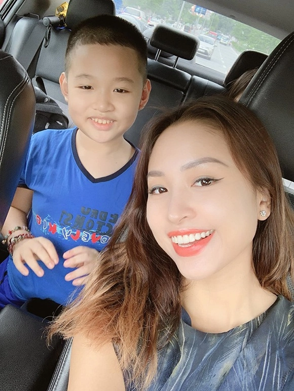 Vân hugo chia sẻ hình ảnh con trai nằm viện cùng dòng chữ khiến tất cả lo lắng - 8
