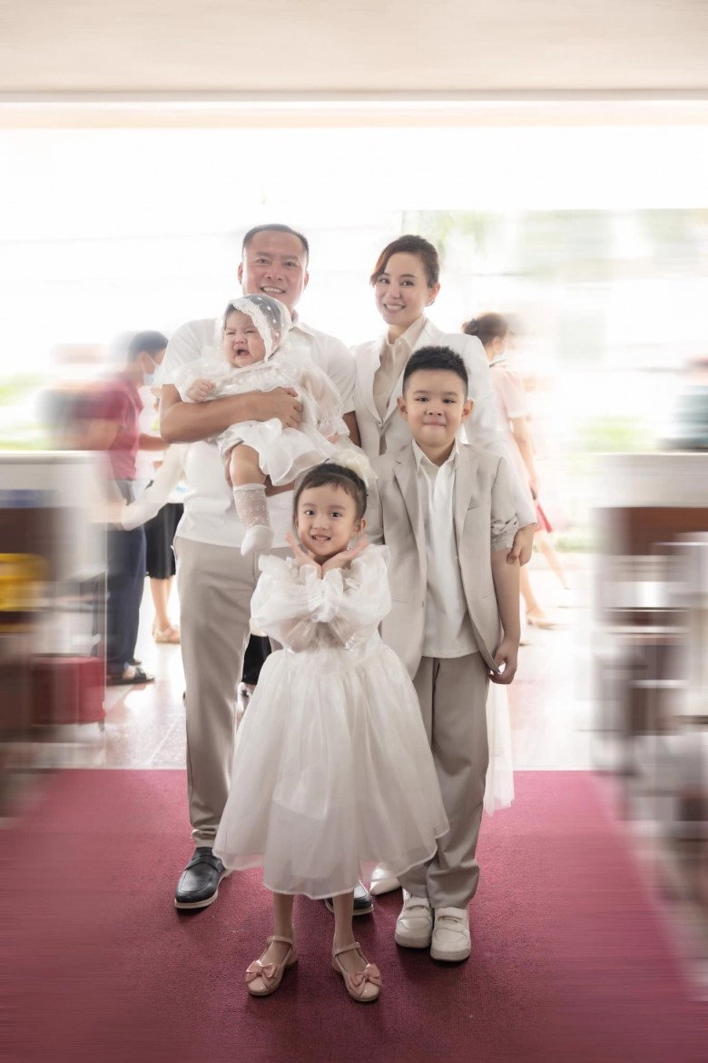 Vân hugo đọ sắc vy oanh khung hình sáng choang với làn da mịn như em bé - 4
