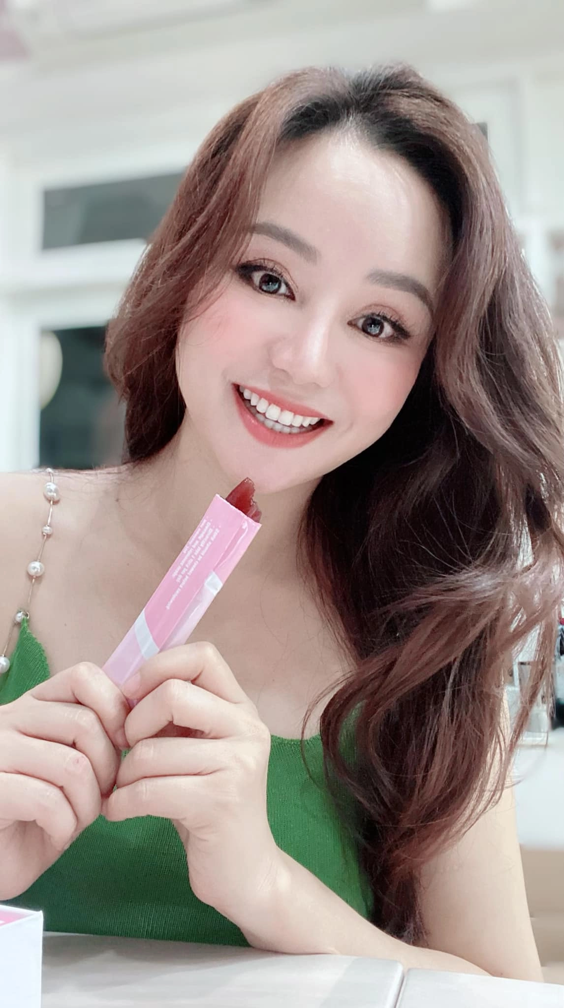 Vân hugo đọ sắc vy oanh khung hình sáng choang với làn da mịn như em bé - 8