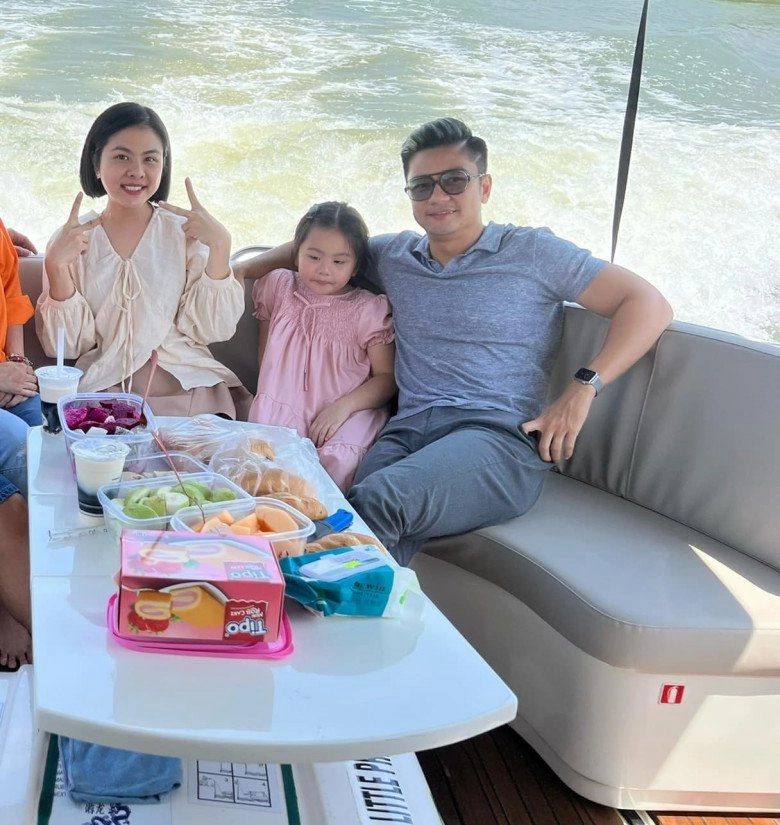 Vân trang tự lái du thuyềnsang chảnh đưa con gái và chồng về nông trại 50000m2 miền tây vui chơi - 2