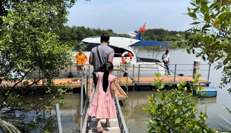 Vân trang tự lái du thuyềnsang chảnh đưa con gái và chồng về nông trại 50000m2 miền tây vui chơi - 4