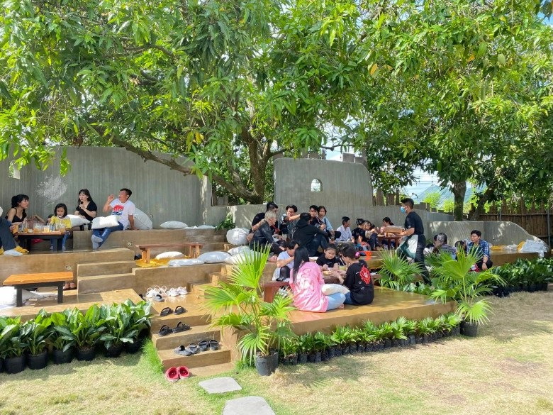 Vân trang tự lái du thuyềnsang chảnh đưa con gái và chồng về nông trại 50000m2 miền tây vui chơi - 6